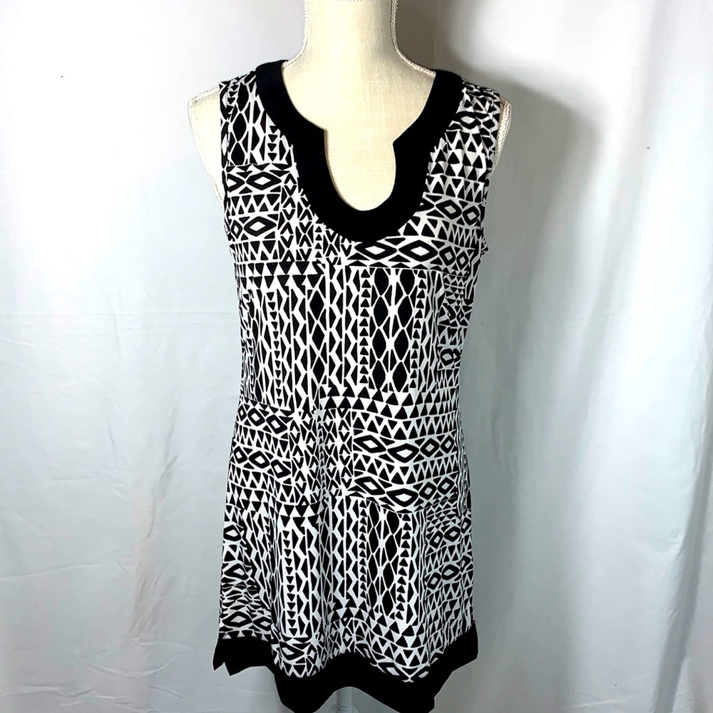 White House Black Market Aztec Geometric Print Tunic Black and White Siz…